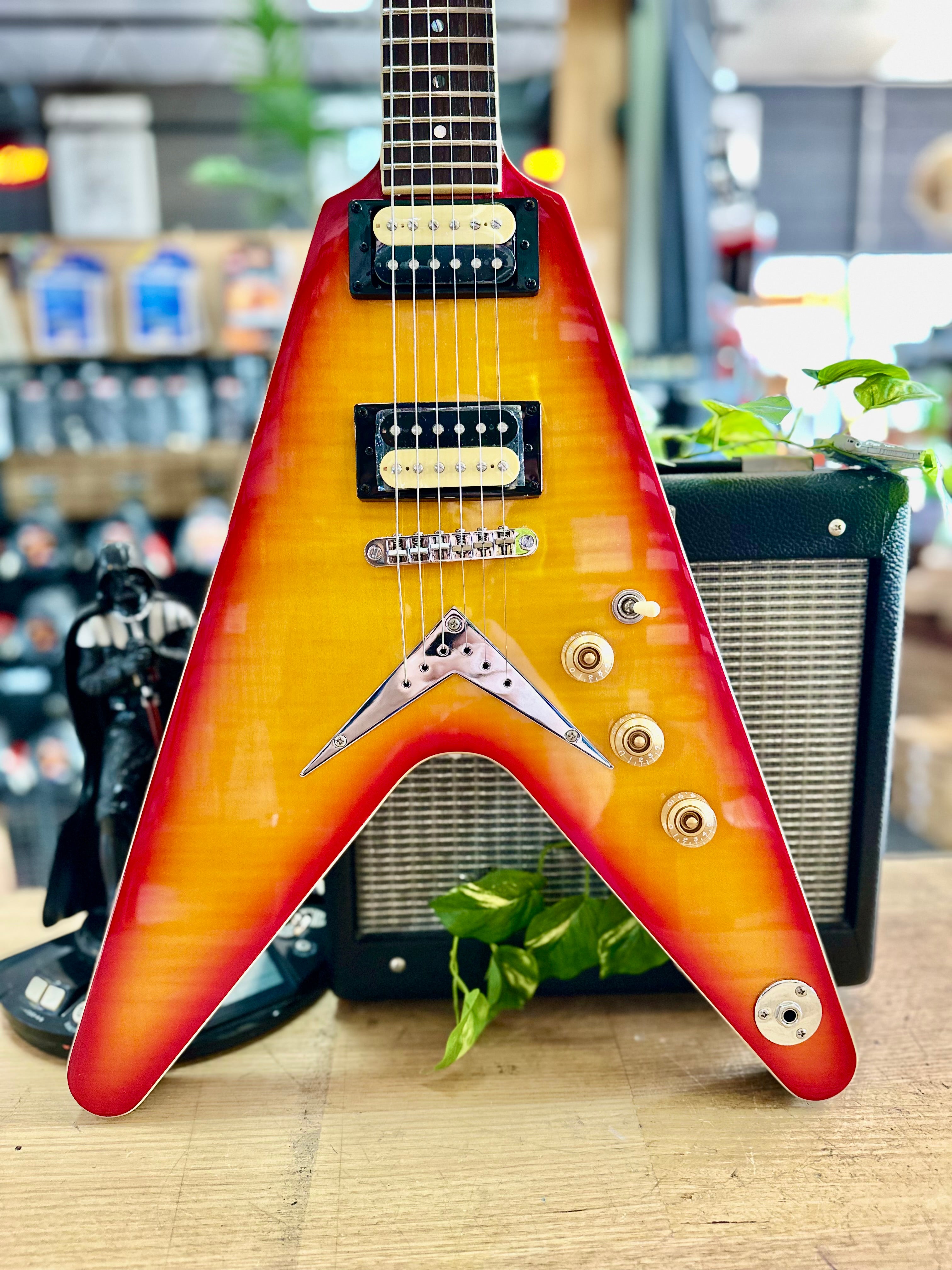 Dean Guitars | V79 | Cherry Sunburst Dean Guitars | V79 | Cherry Sunburst